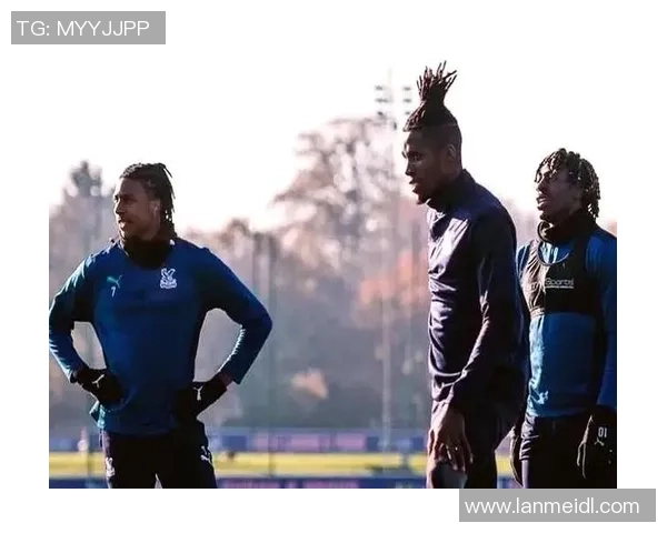 足球明星遭遇恶搞大作战笑料不断引发球迷热议与欢笑